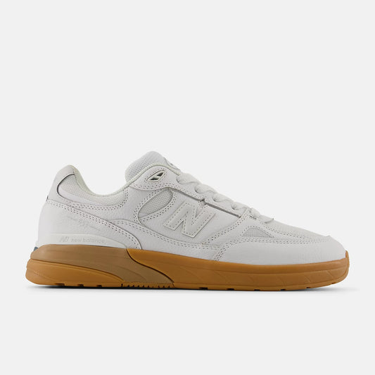 New Balance Numeric Shoes 933 Andrew Reynolds White Black Sneakers