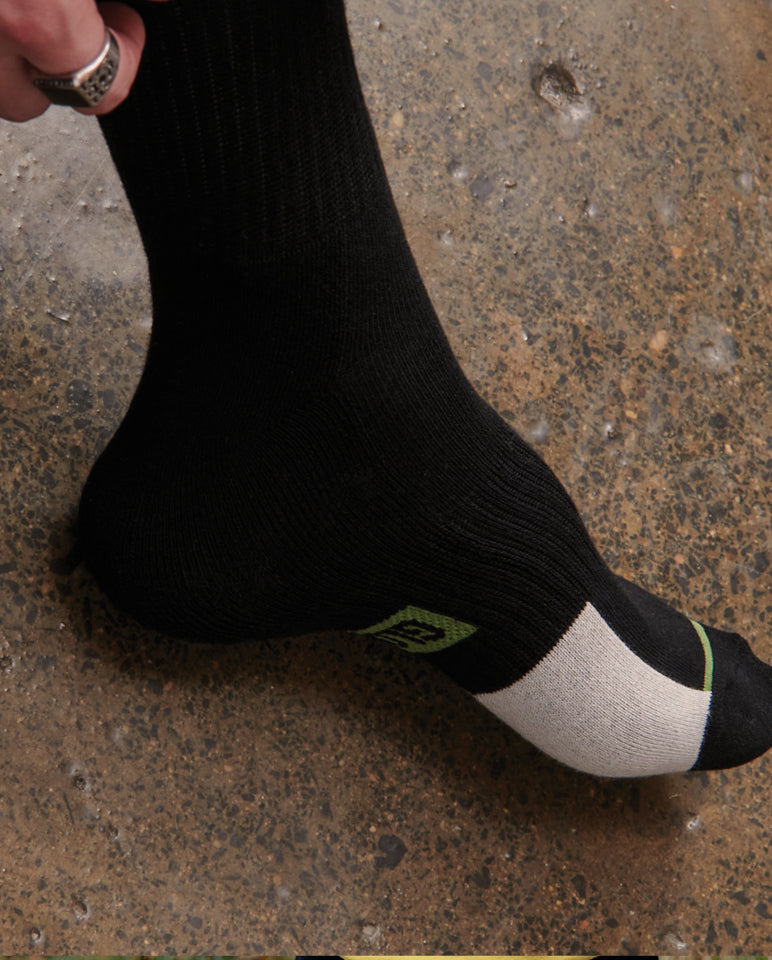 Globe Socks 3 Pack Low Impact Crew Black Size 7-11 Skateboard Sox