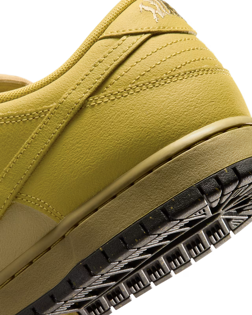 Nike SB Dunk Low Pro WC Skate Shoes "Hatch Chile" Saffron Quartz Pear